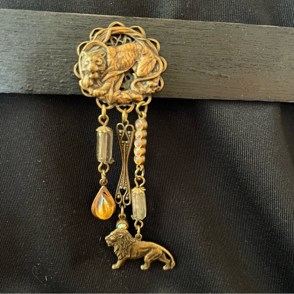 Vintage Banana Bob Bronze Lion/Iridescent/Yellow Stone Dangle Clip On Earrings - Picture 5 of 11